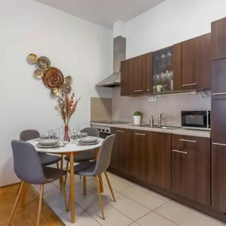 Gozsdu By Cavaland *