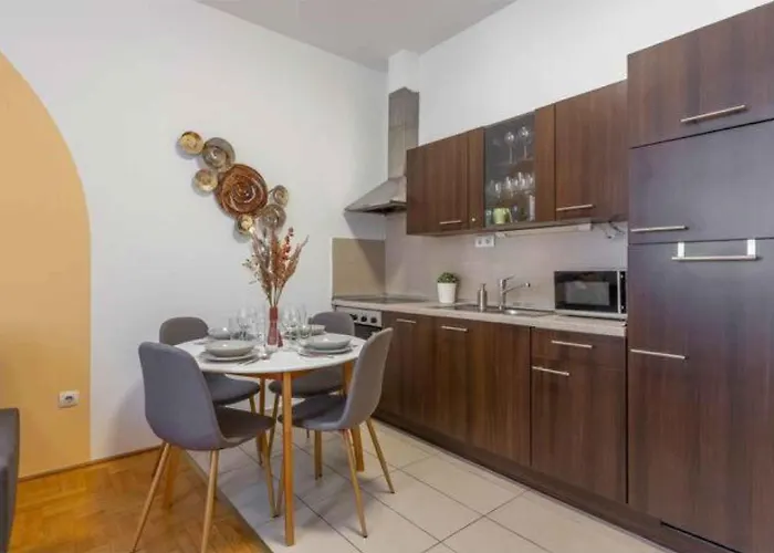 Gozsdu By Cavaland *